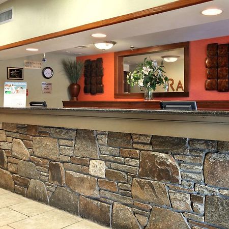 Ramada By Wyndham Asheville / Biltmore West 내부 사진