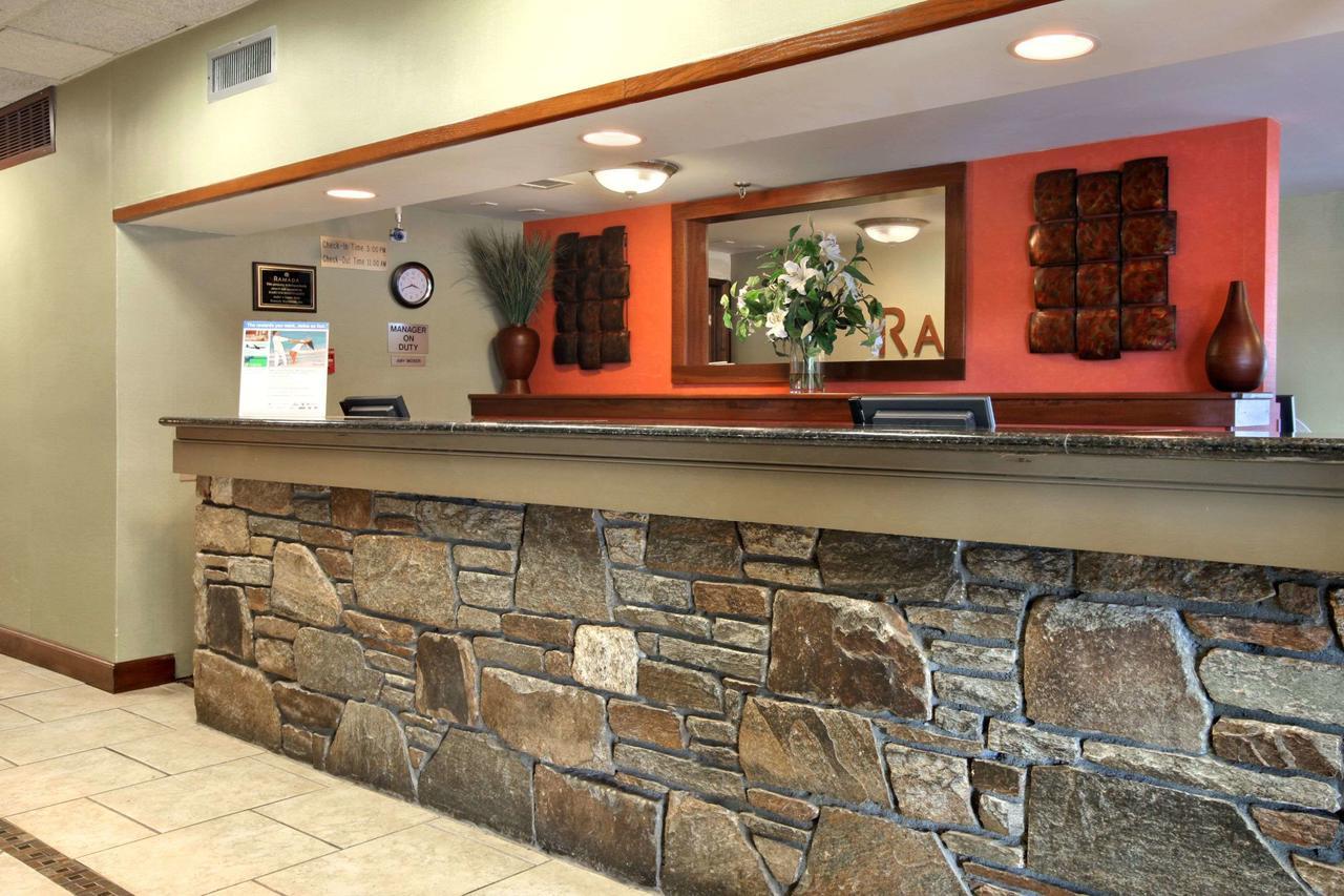 Ramada By Wyndham Asheville / Biltmore West 내부 사진